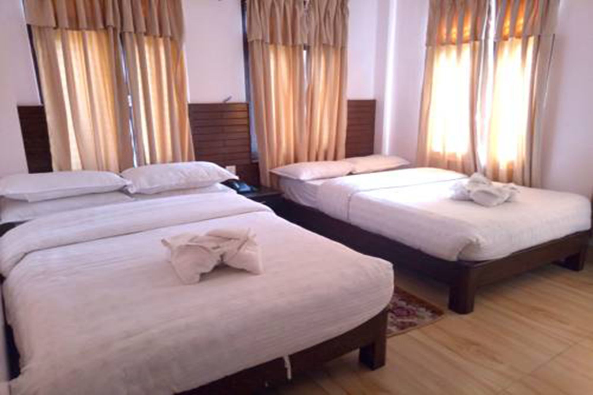 Hotel Alpine Villa Pokhara Exterior foto